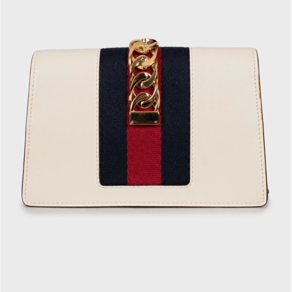 ✨💎GUCCI💎✨ Sylvie chain crossbody w/ COA, Dustbag & GWP. - Picture 3 of 12